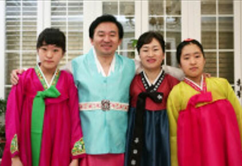 원희룡 부인 그리고 딸들과 한복입고 가족 사진