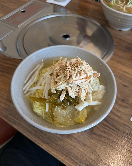꽈리칼국수 이미지