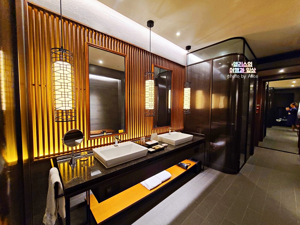 아난티 힐튼 부산 프리미엄 오션뷰 룸 케이브드 네프아송 어메니티