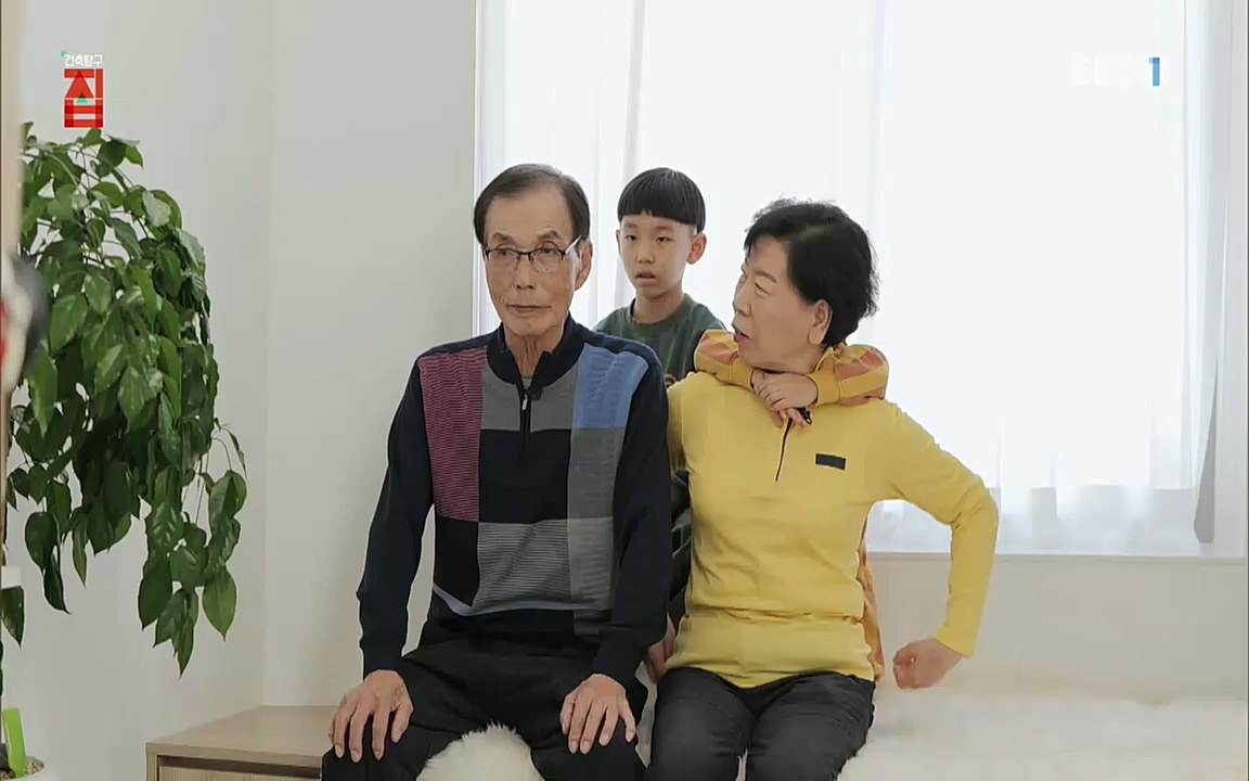 시댁과 처가, 함께 삽니다_ 건축탐구 집_ 220322.mp4_20220324_192058.713.jpg