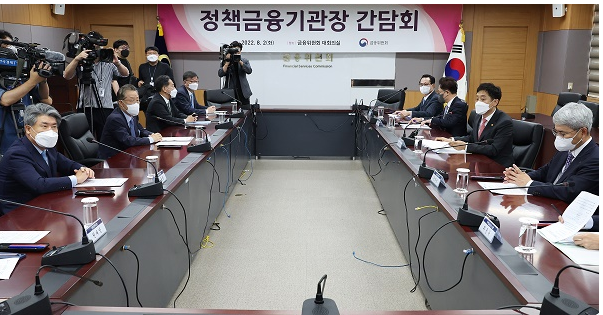  금융위원장 “취약층에 125조 금융지원 차질없이 이행해야”