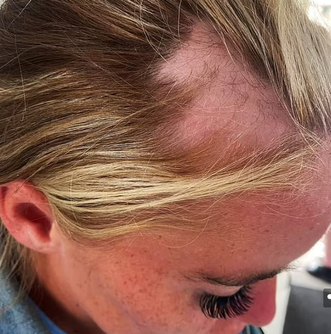 이게 바로 개싸움...애견소 보호 불만 고객과 직원 난투극 VIDEO: In the dog house! Ugly brawl at kennel leaves woman&#39;s hair torn out