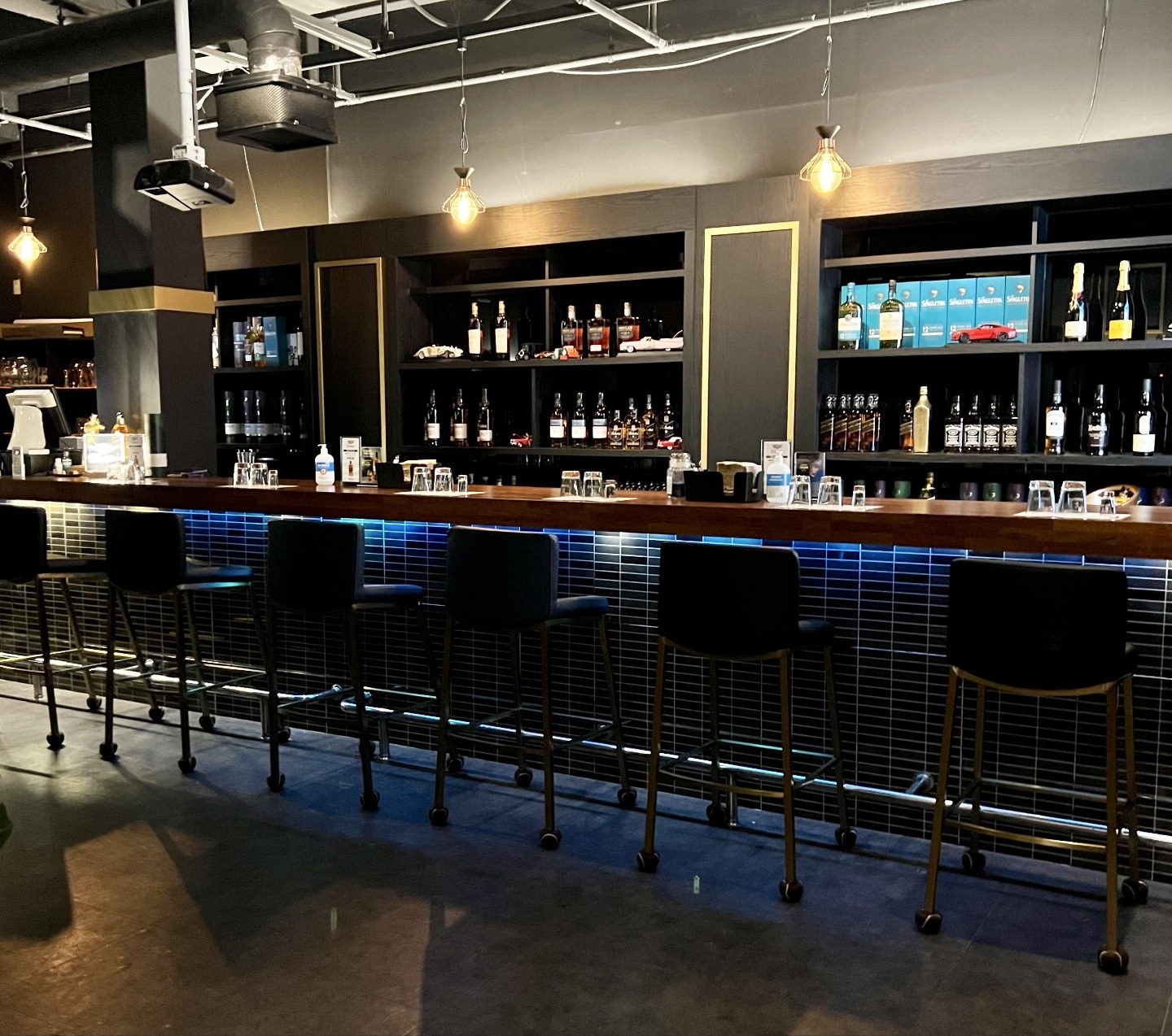  연신내역 갈현동 바 캐딜락 | 은평모던바 토킹바 혼술(CADILLAC BAR)