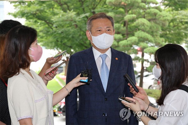  "경찰대 출신이 순경부터? 그럼 육사는요?"..장관 발언에 '시끌'