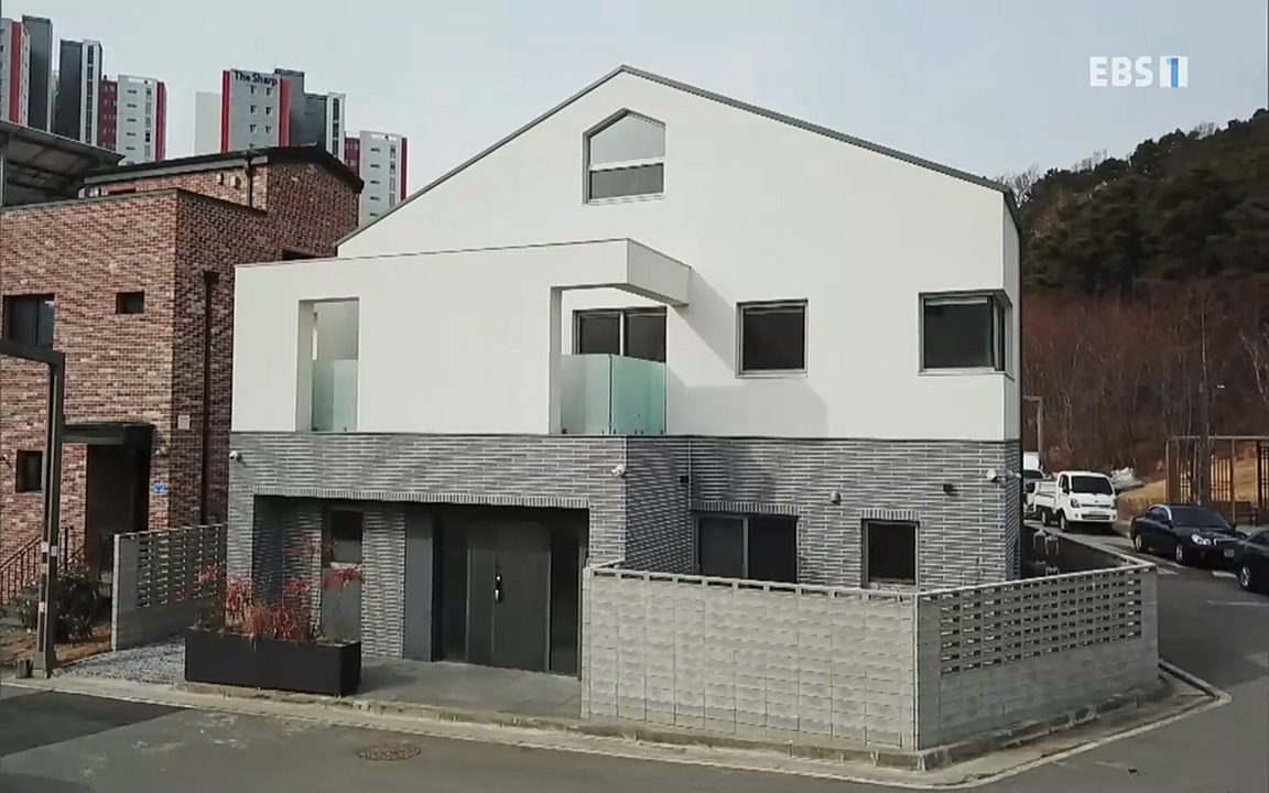 시댁과 처가, 함께 삽니다_ 건축탐구 집_ 220322.mp4_20220324_192058.069.jpg