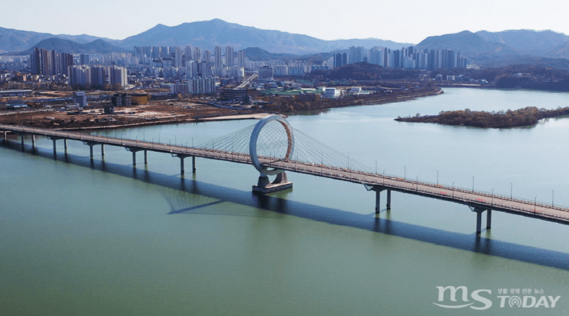 레고랜드의 유일한 통로, 춘천대로의 전경