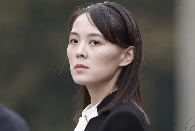 김여정의 발언 : 김여정은 일본 총리와 김정은 국무위원장의 만남을 위해 일본의 &#39;정치적 결단&#39;을 강조함
김여정의 주장 : 김여정은 일본과의 관계 개선을 위해 일본의 주권적 간섭과 납치 문제 해결을 요구함
김여정의 전제조건 : 김여정은 정상회담 가능성을 거론하면서도 전제조건을 우선시하며 일본 총리에게 명확히 전달함