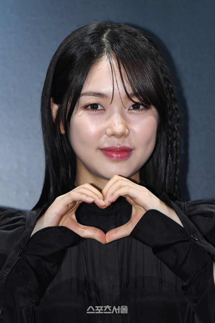  가수 미노이가 전속 광고 모델 계약을 일방적으로 파기한 것에 대해 입을 열었다.