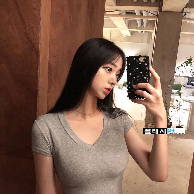  모델 이연송
