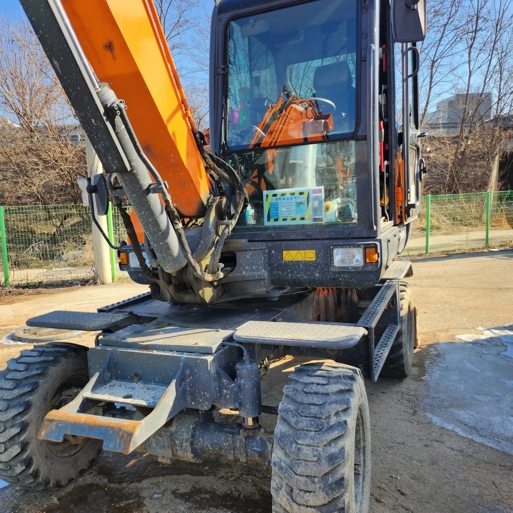  두산 DX55W 2019년식 5000만원 판매합니다.