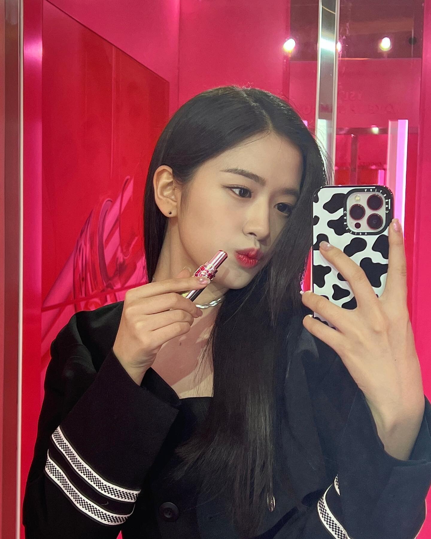  아이브 유진 가을 그리고 강혜원 입생로랑뷰티팝업 매장 오픈기념 사진들