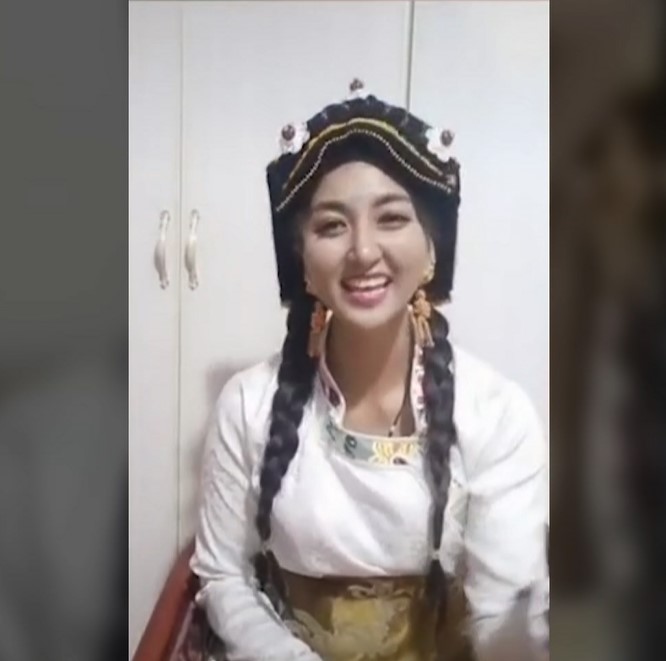 전남편이 휘발유를 붓고 불붙여 숨진 중국 인터넷 스타 라무 전남편이 휘발유를 붓고 불붙여 숨진 중국 인터넷 스타 라무