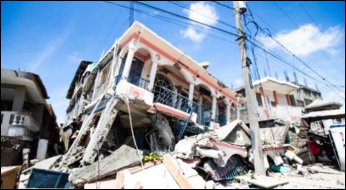 강진으로-무너진-아이티-시내-건물의-모습