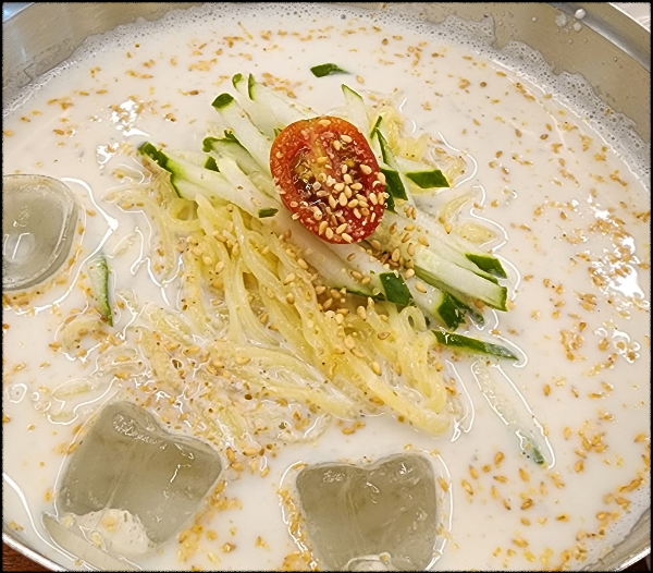 콩국물-면-오이-방울토마토