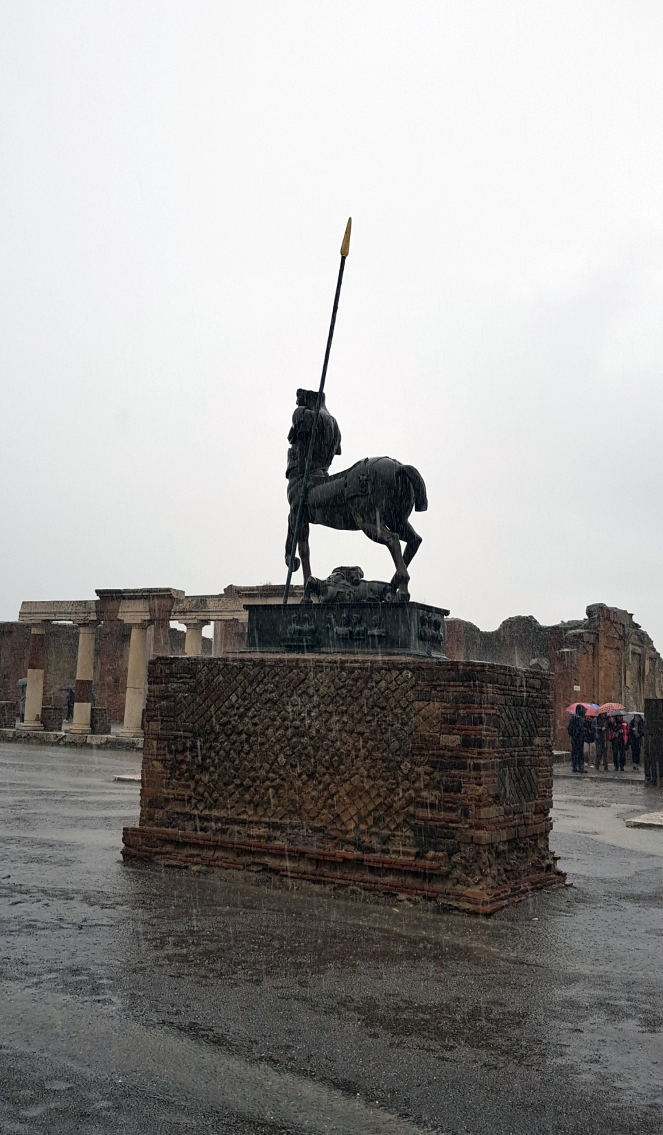 이탈리아 관광지 폼페이유적지 켄타우로스 동상