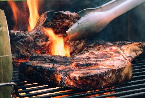 숯불의-고기를-굽는-이미지