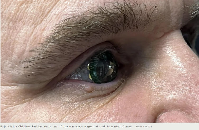  모조 비전, 그의 CEO 눈에 증강현실(AR) 콘택트렌즈를 넣다 VIDEO: Mojo Vision Puts Its AR Contact Lens Into Its CEO’s Eyes (Literally)