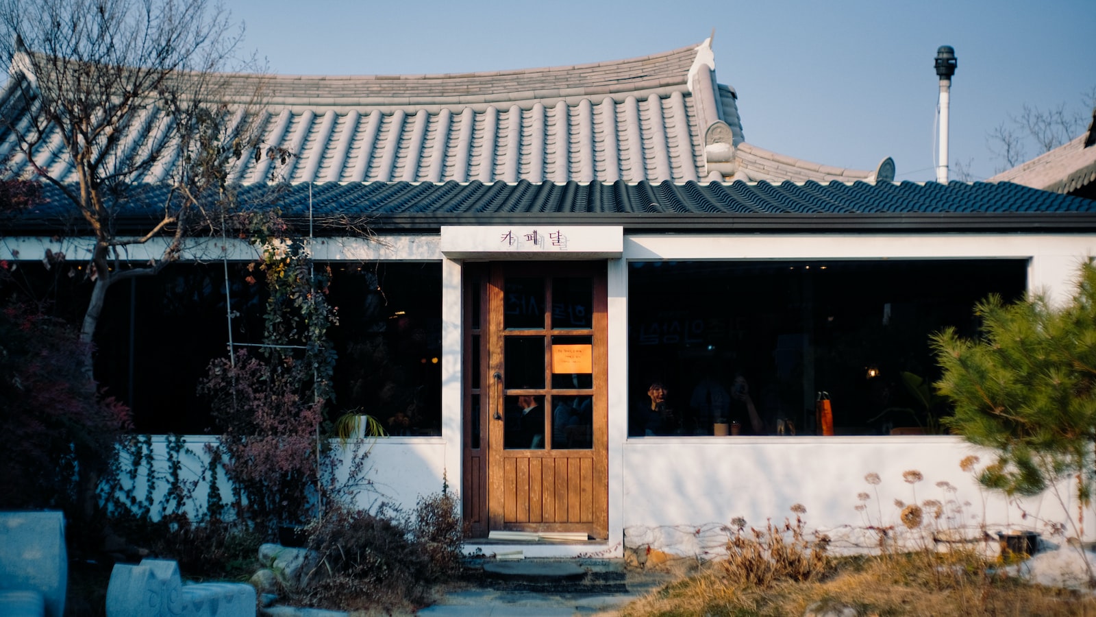  6월은 여행의 달 - 국내 교통, 숙박, 관광 반값 쿠폰을 즐겨보세요.