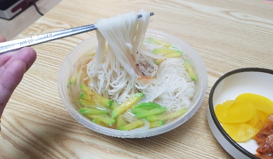  비오는날 땡기는 잔치국수