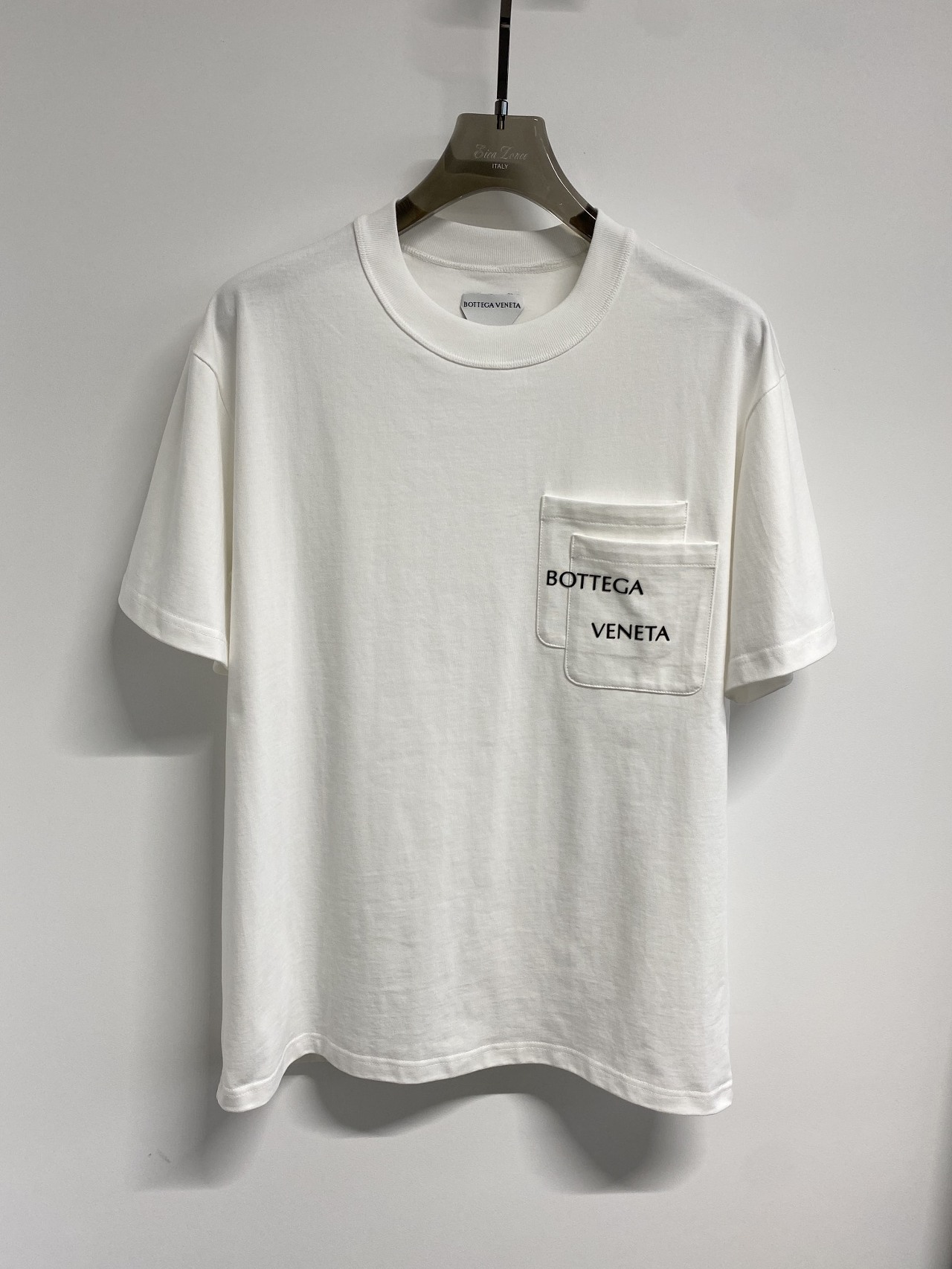 [BOTTEGA VENETTA] 보테가 베네타 멀티 포켓 로고 반팔 티셔츠
