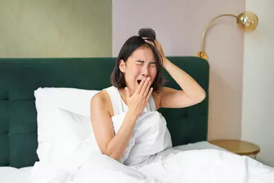 하품을 하는 이유 5가지, 하품이 계속 되면 턱 빠짐?