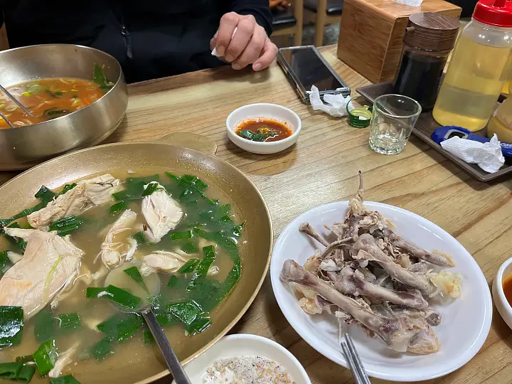 백반기행 178회 박해미 편 닭수육 온면 70년 전통 노포 닭고기 육수 밀면 달인 아산 맛집 소개