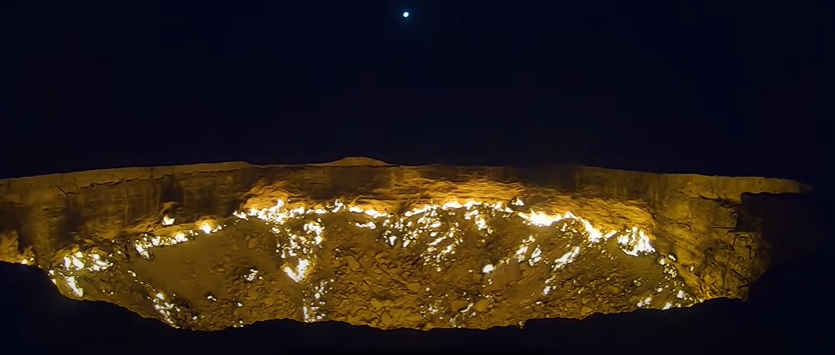 투르크메니스탄-다르바자-지옥의싱크홀-지옥싱크홀-Gatetohell-관광-사진-밤-모습