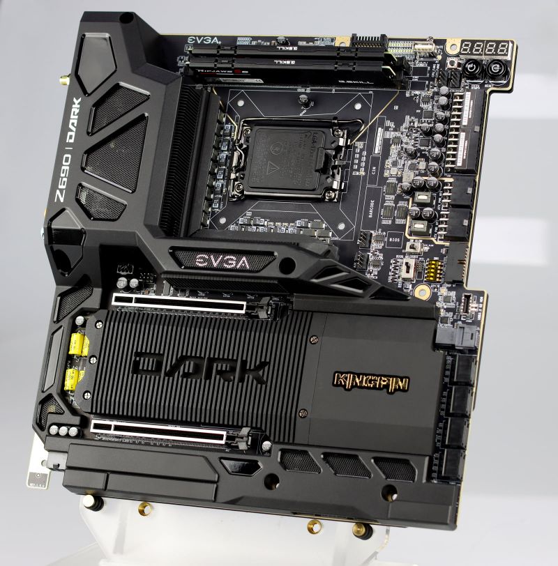  EVGA Z690 DARK KingPin 메인보드 실물 사진