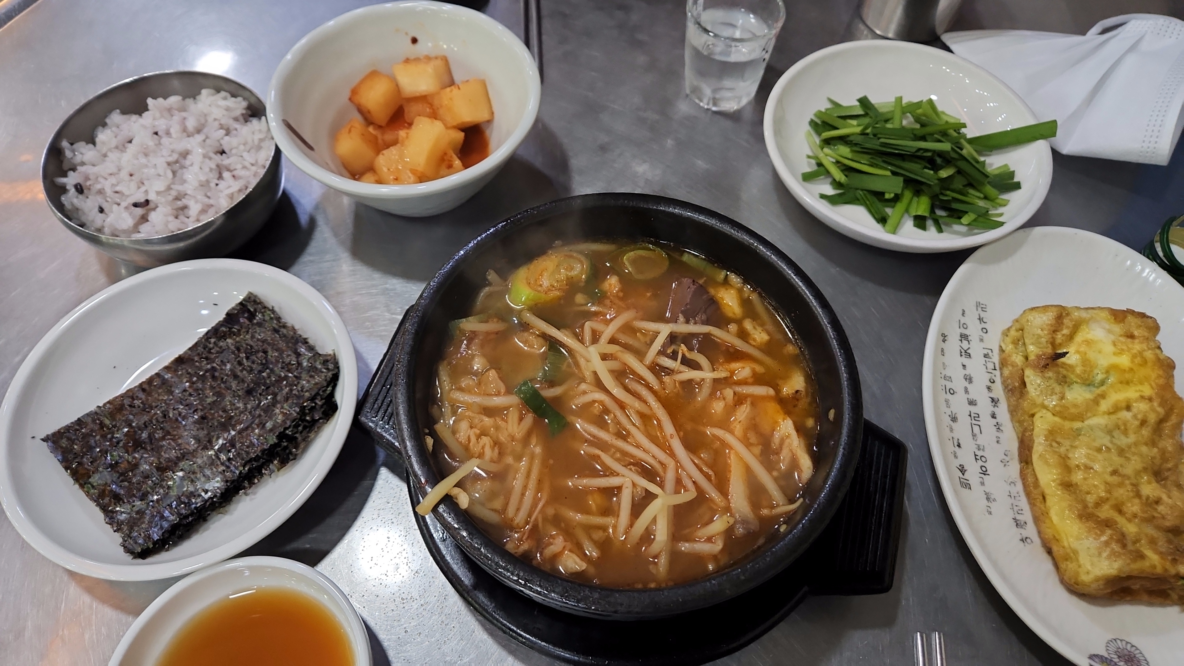  술파티의 마무리 해장을 책임지는 마산맛집 산호동 가야포차선지국밥