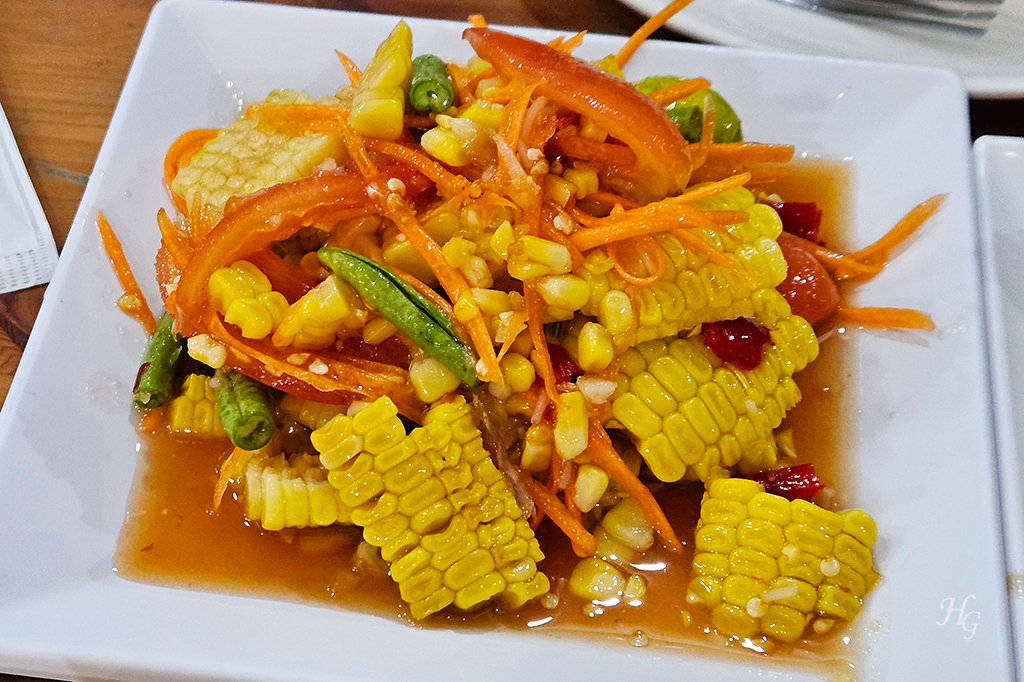 태국 방콕 까이양 라차다 (ไก่ย่างรัชดา / Kaiyang Ratchada) 옥수수 쏨땀 샐러드