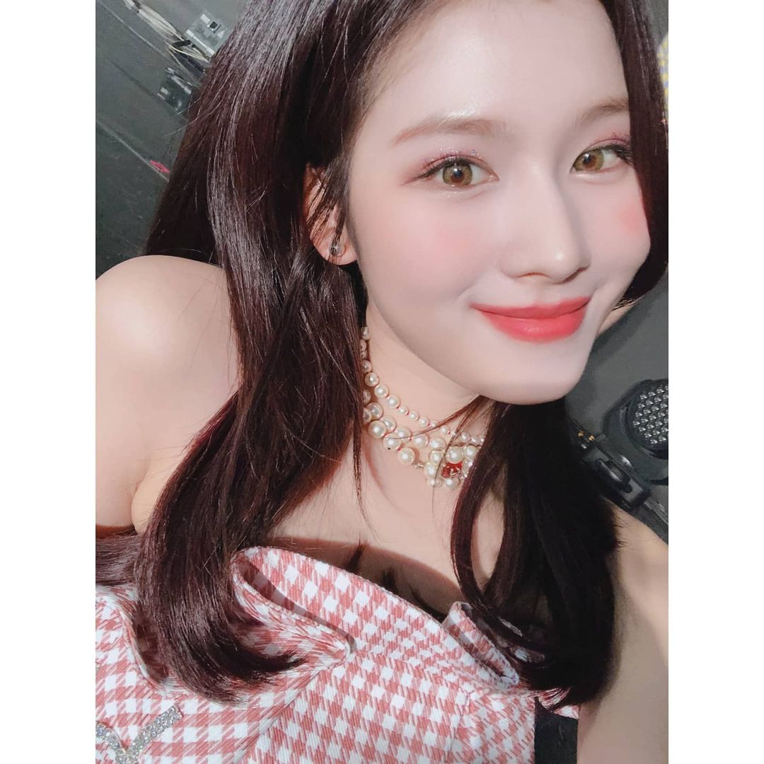  트와이스 사나 인스타그램 트와이스타그램 셀카 업로드 2103