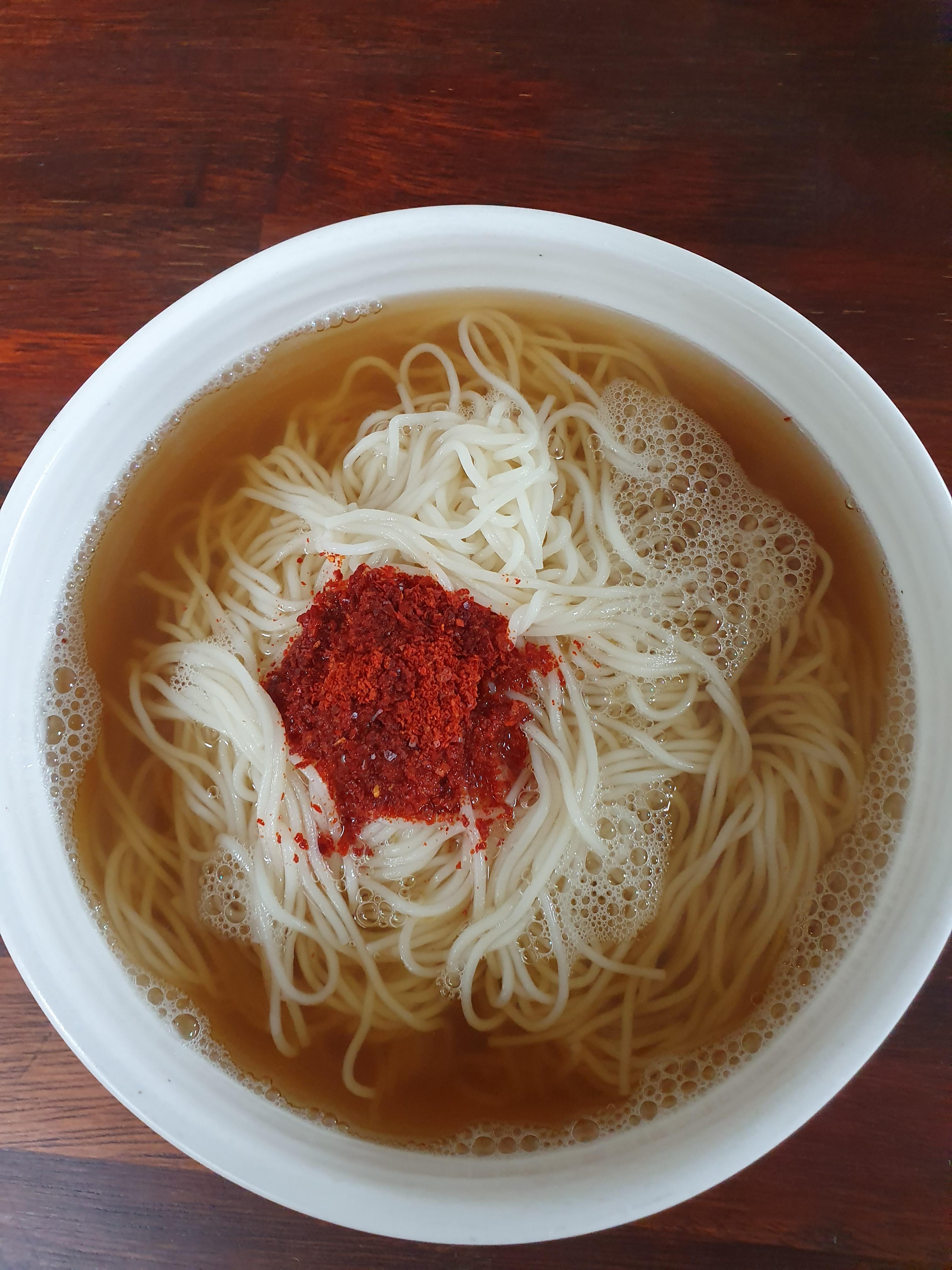  간단한 국수 한그릇