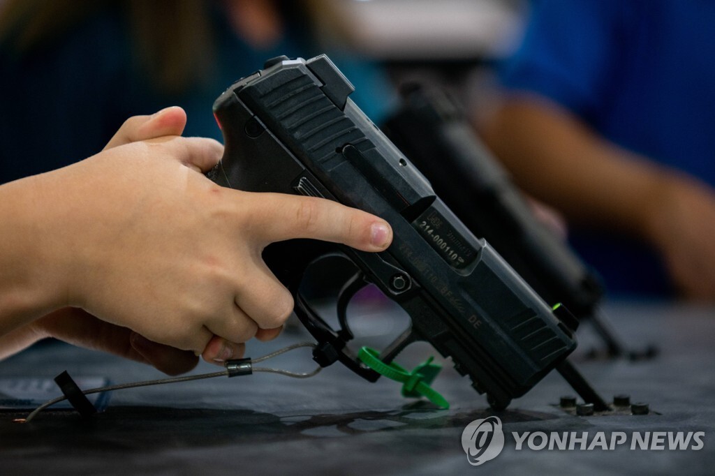  수업 중 교사에게 총 발사 초등생이 붙잡히는 과정에서 한 발언에 미국인들 경악