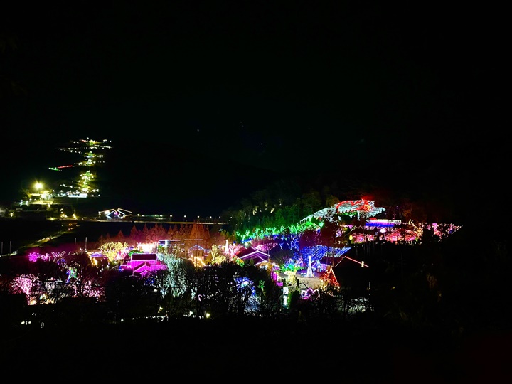 청도프로방스-크리스마스산타마을-빛축제-전체모습