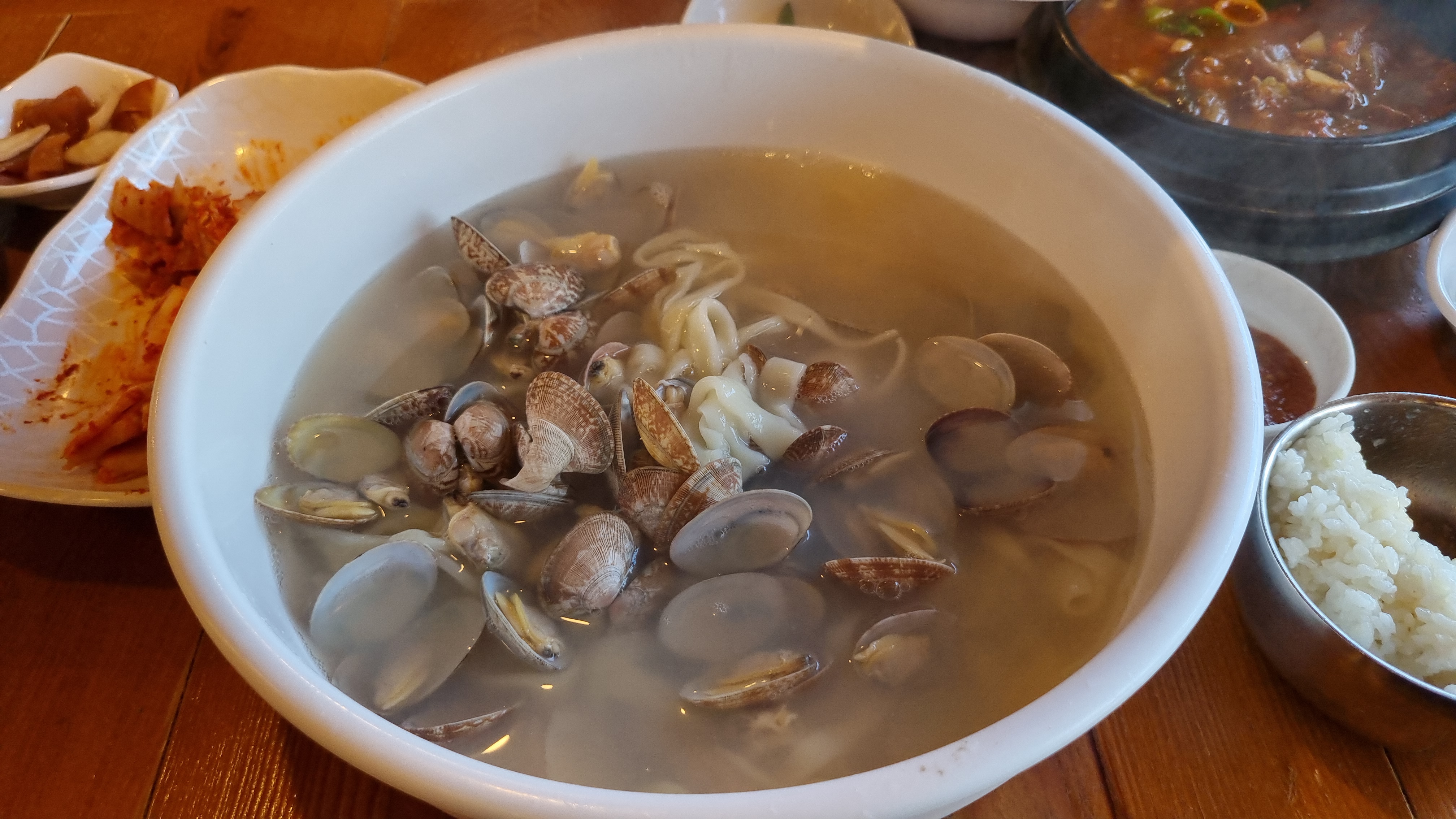 오모리생바지락손칼국수 이미지