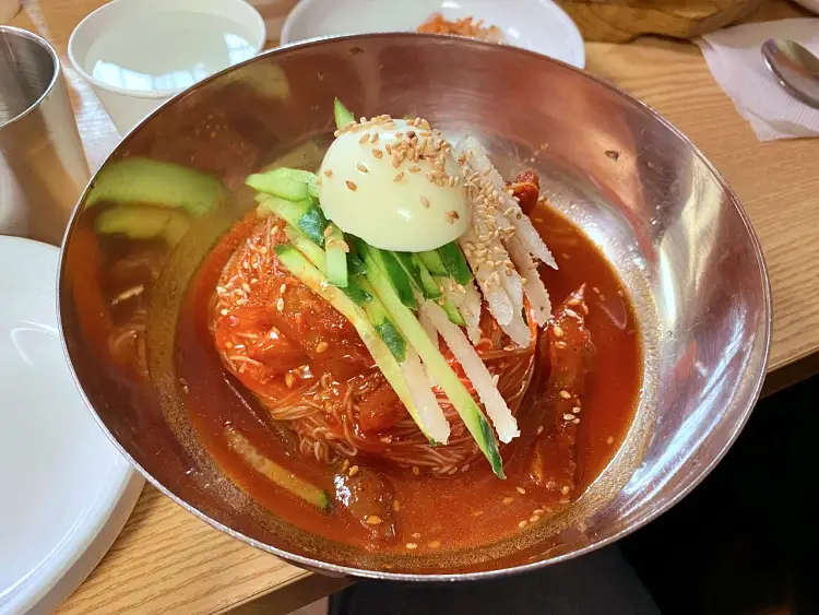 줄서는식당 김준호 추천 가오리회 듬뿍 회냉면&#44; 마라 갈비찜 맛있는 식당 마포 공덕역 맛집 소개