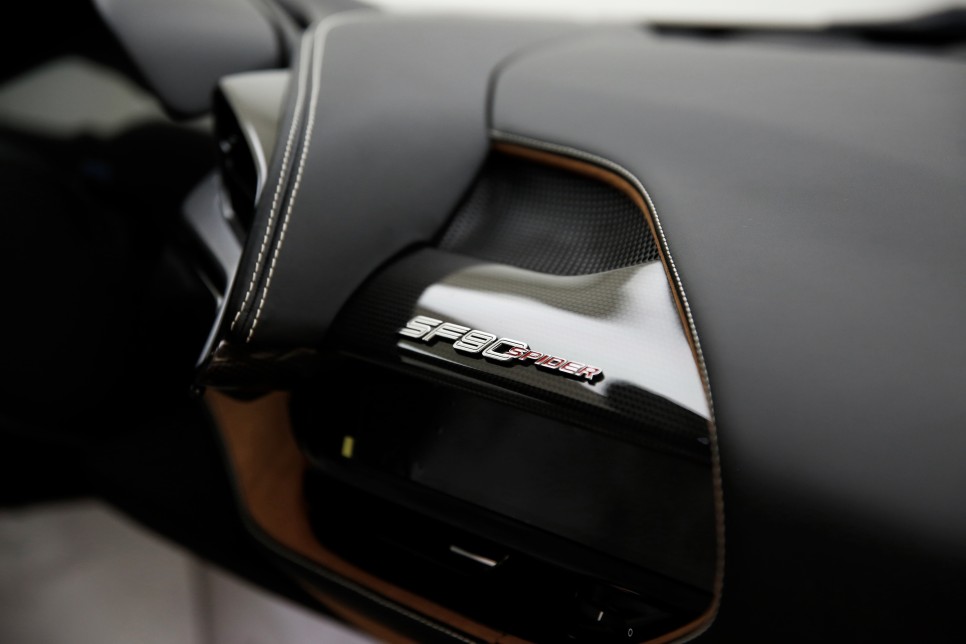 [페라리 SF90 스트라다레] 페라리 최초의 하이브리드 자동차 12