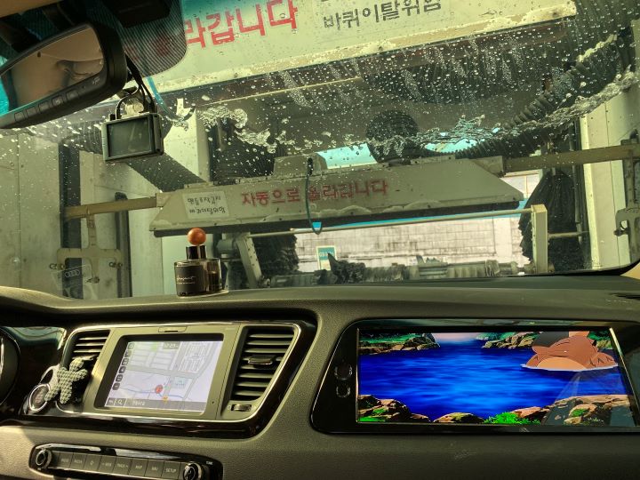 차안에서-세차하는것-보는사진