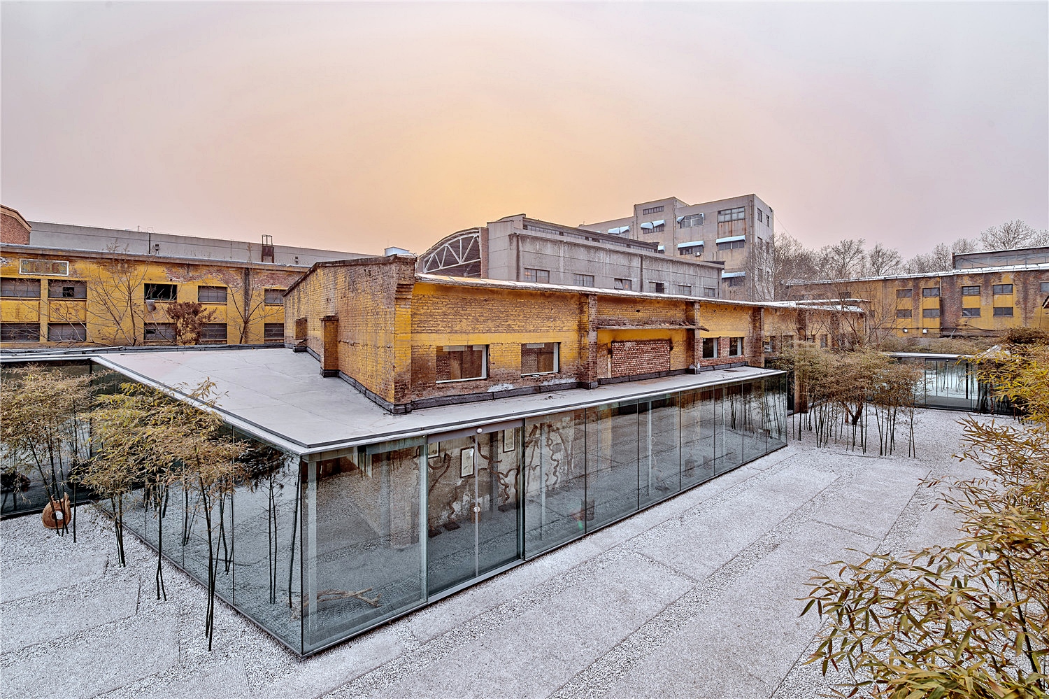  버려진 공장 부지를 재활용한 복합문화공간, 매개 공간을 이용한 Zi Bo The Great Museum of Fine Art