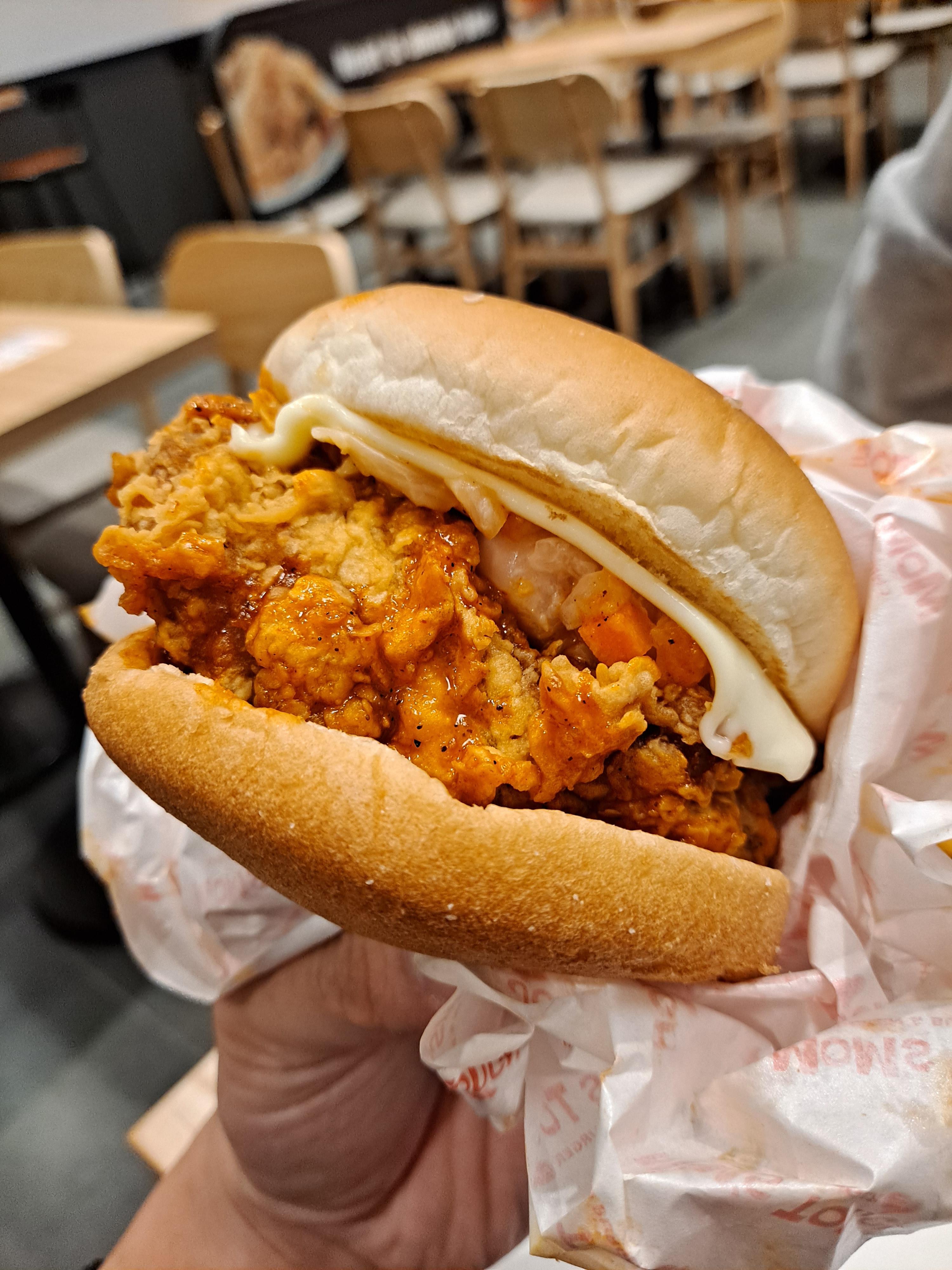  용인 한숲시티 맘스터치 신메뉴 내슈빌핫치킨버거를 착한 가격에 먹어보자!