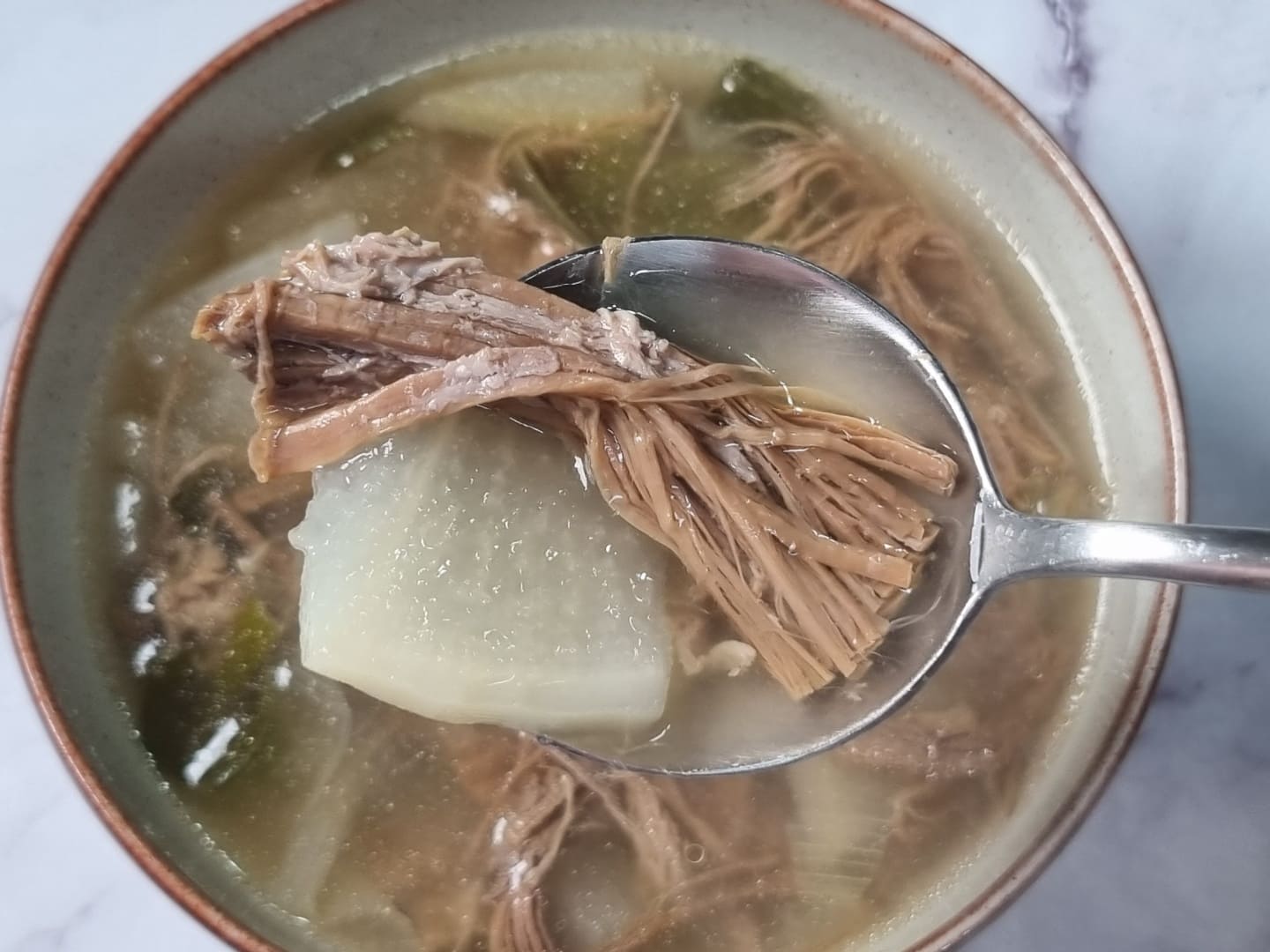 쇠고기 무국 한 숟가락