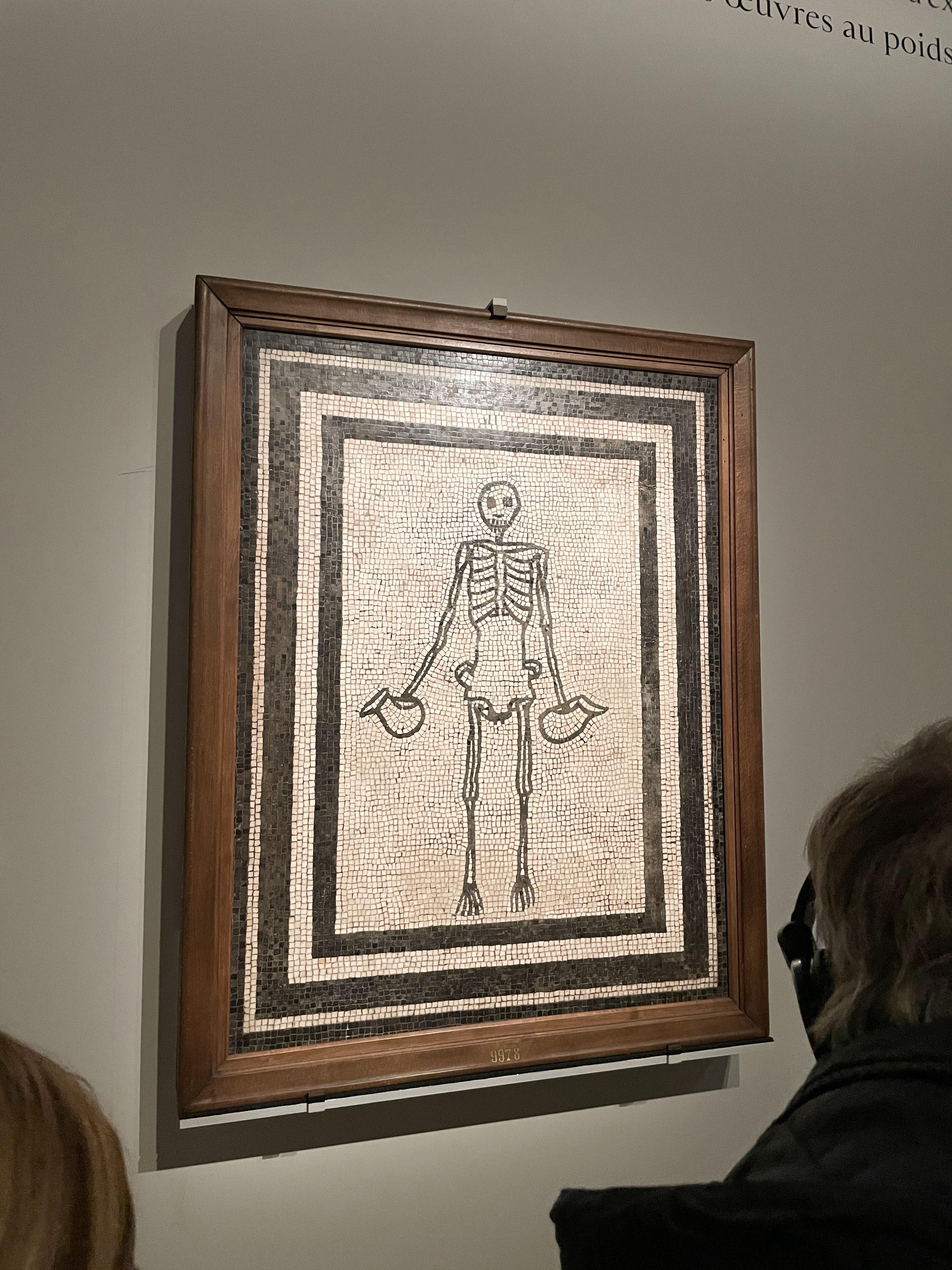 사물들, 루브르박물관 전시회, 8