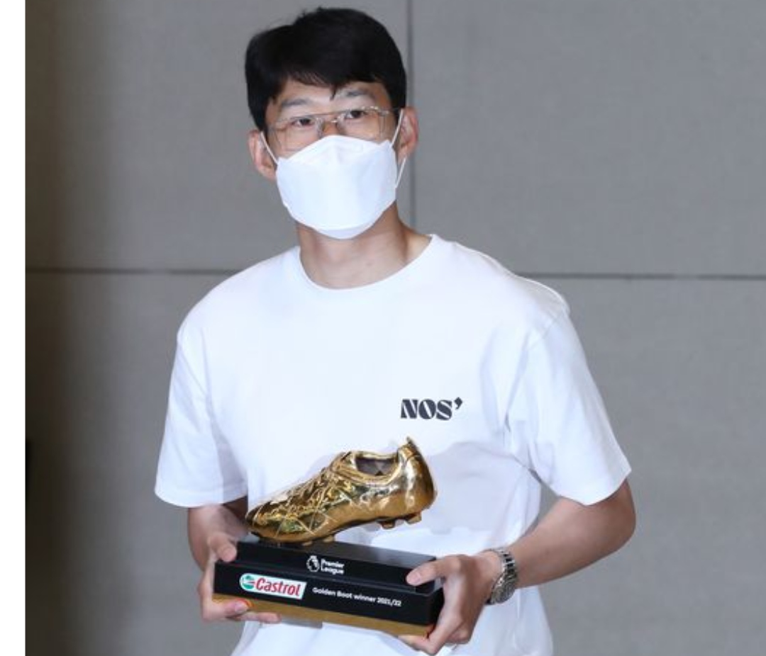  ‘골든부트’ 들고 온 손흥민, 관세 부과될까? 골든부트는 리그 득점왕에게 수여되는 축구화 모양의 트로피 관세법 94조 훈장·기장(紀章) 또는 이에 준하는 표창장 및 상패는 관세가 면제