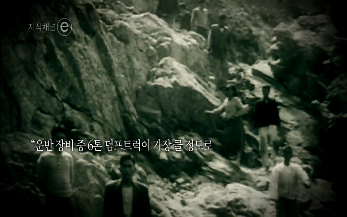 지식채널-e모두의 도로길 위, 누군가의 삶은 멈추었고 세상은 빨라졌다.mp4_20220506_205936.151.jpg