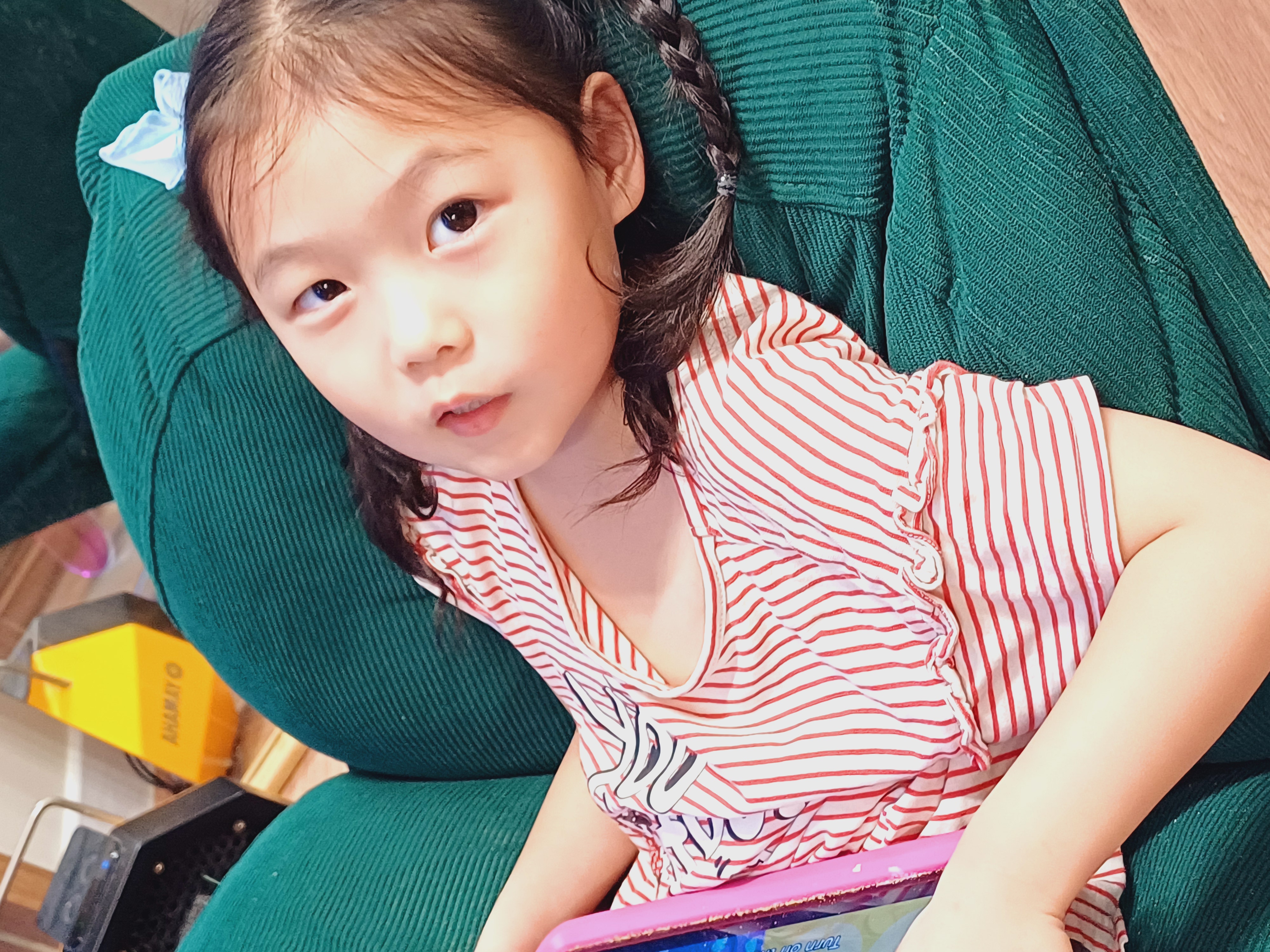 링고키즈보며 나에게도 영어 설명을 해주는 루리라