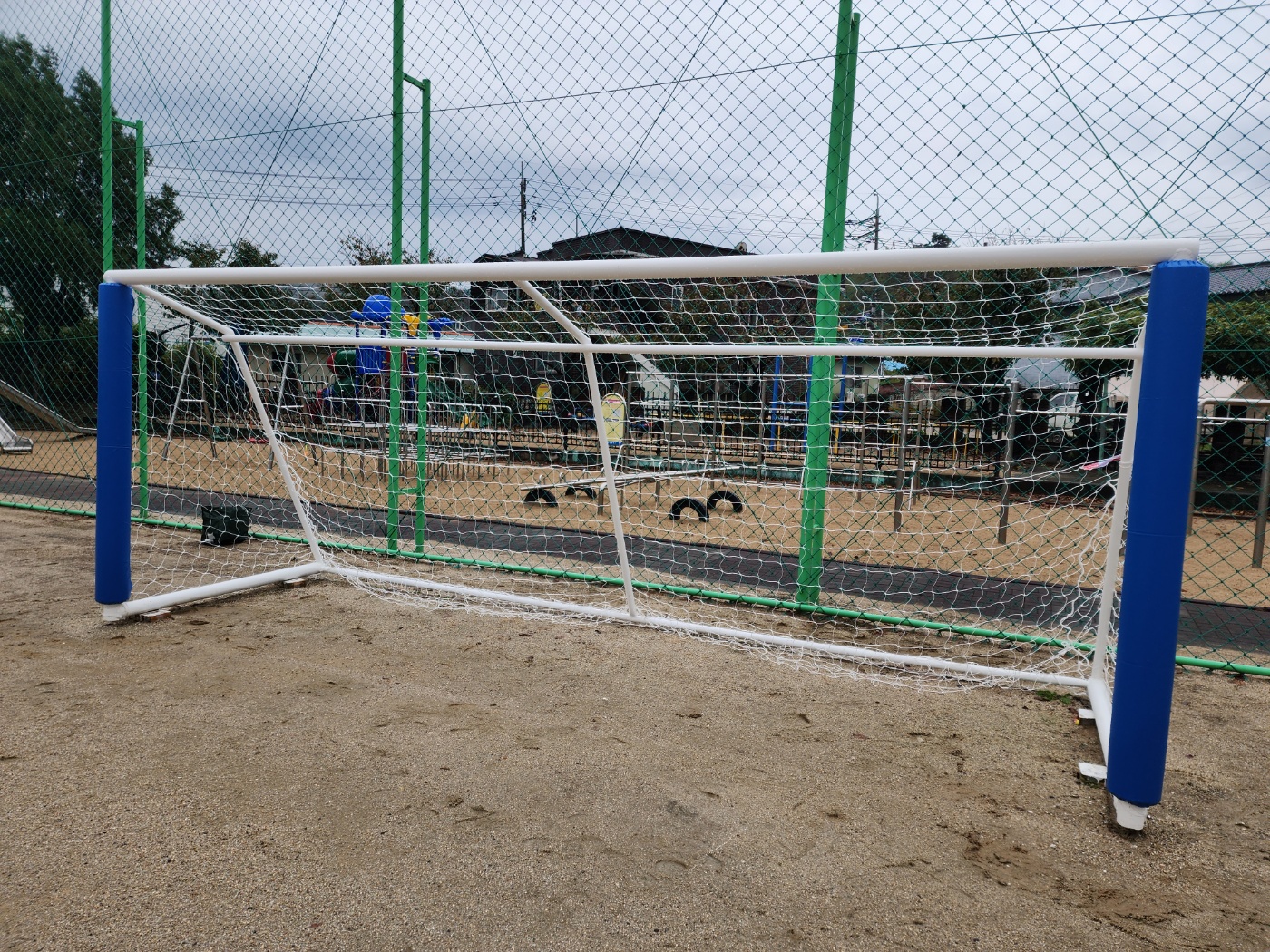  [날개스포츠] 포천신북초교 축구골대 도색, 축구골대보호대 설치 작업