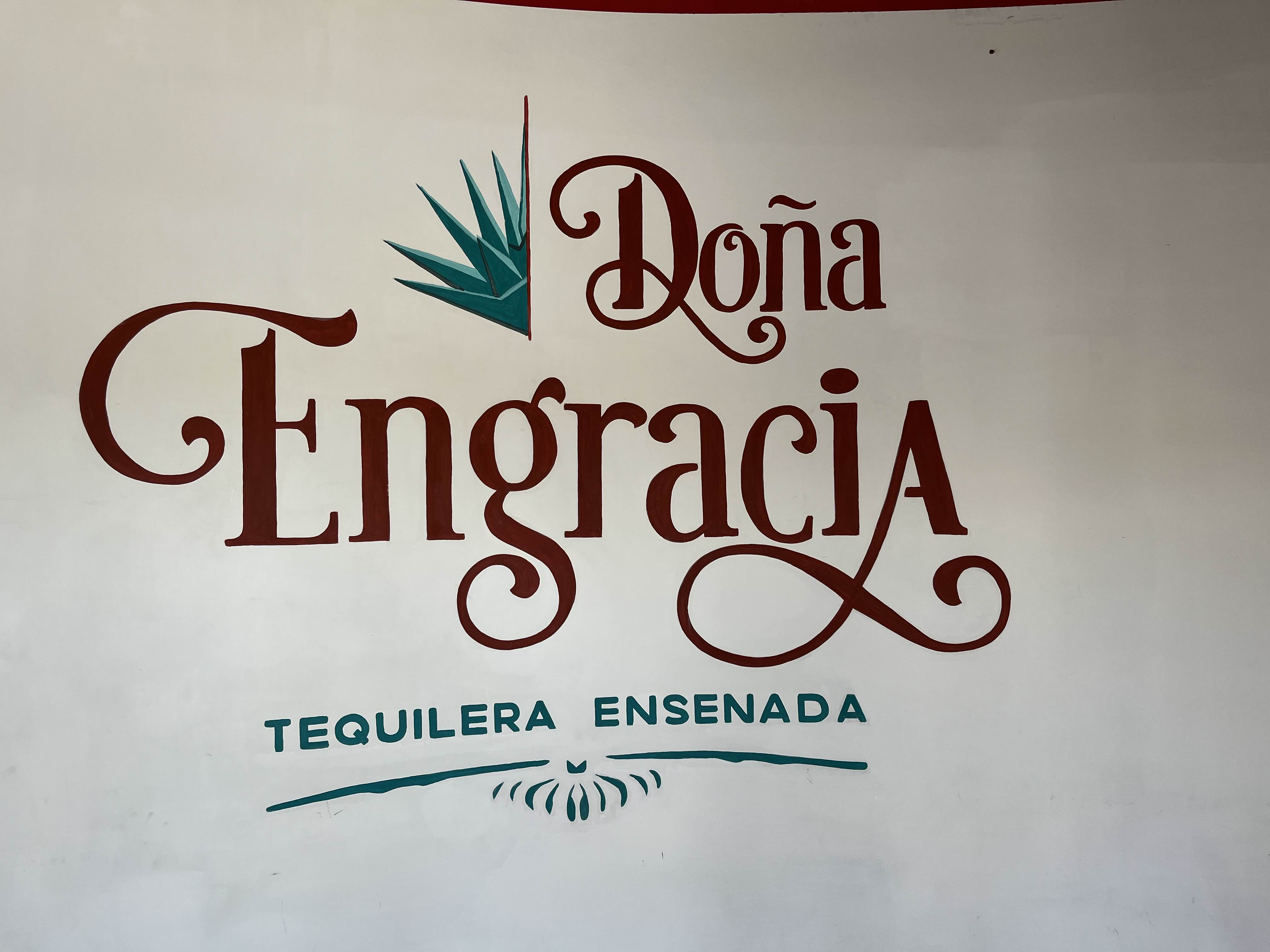 Doña Engracia Tequila Ensenada 간판입니다.