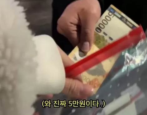 포켓몬빵 뮤, 뮤츠 띠부띠부실 뽑고 싶어서 1시간30분을 기다려 득템! 포켓몬빵 뮤, 뮤츠 띠부띠부실 뽑고 싶어서 1시간30분을 기다려 득템!