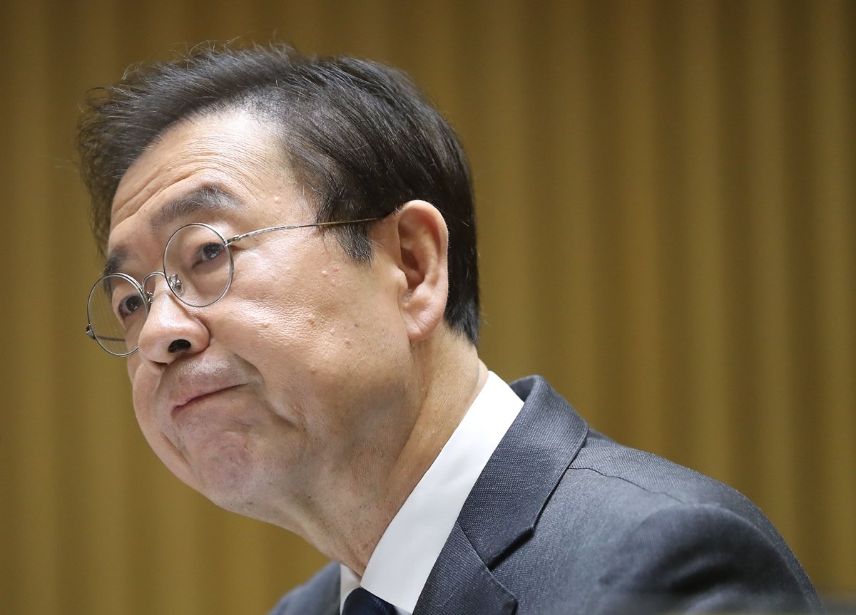 법원 “박원순 유족 대리인, 피해자 비방글 내려라” 재차 명령