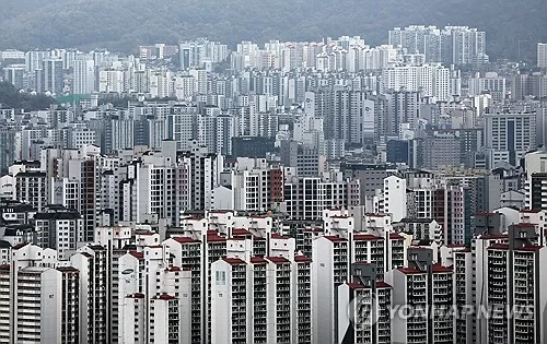 빚내서 집 산 3040&#44; 고금리 직격탄에 소비 가장 많이 줄였다